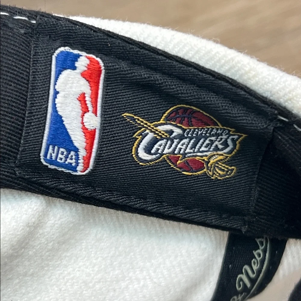 Mitchell & Ness Cleveland Cavaliers Snapback NBA Hardwood Classics Vintage Logo